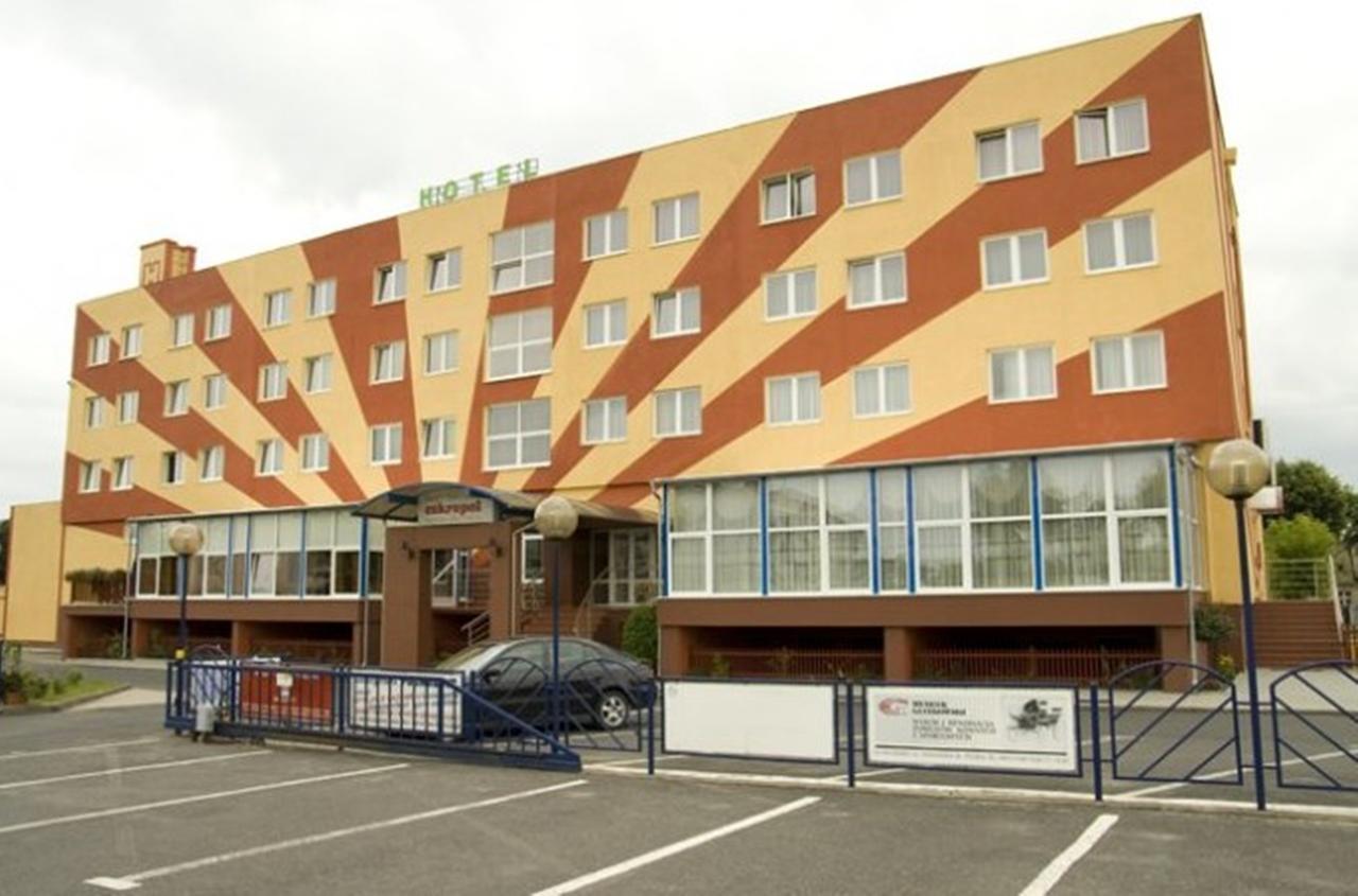 Hotel Restauracja Cukropol Gostyń Esterno foto