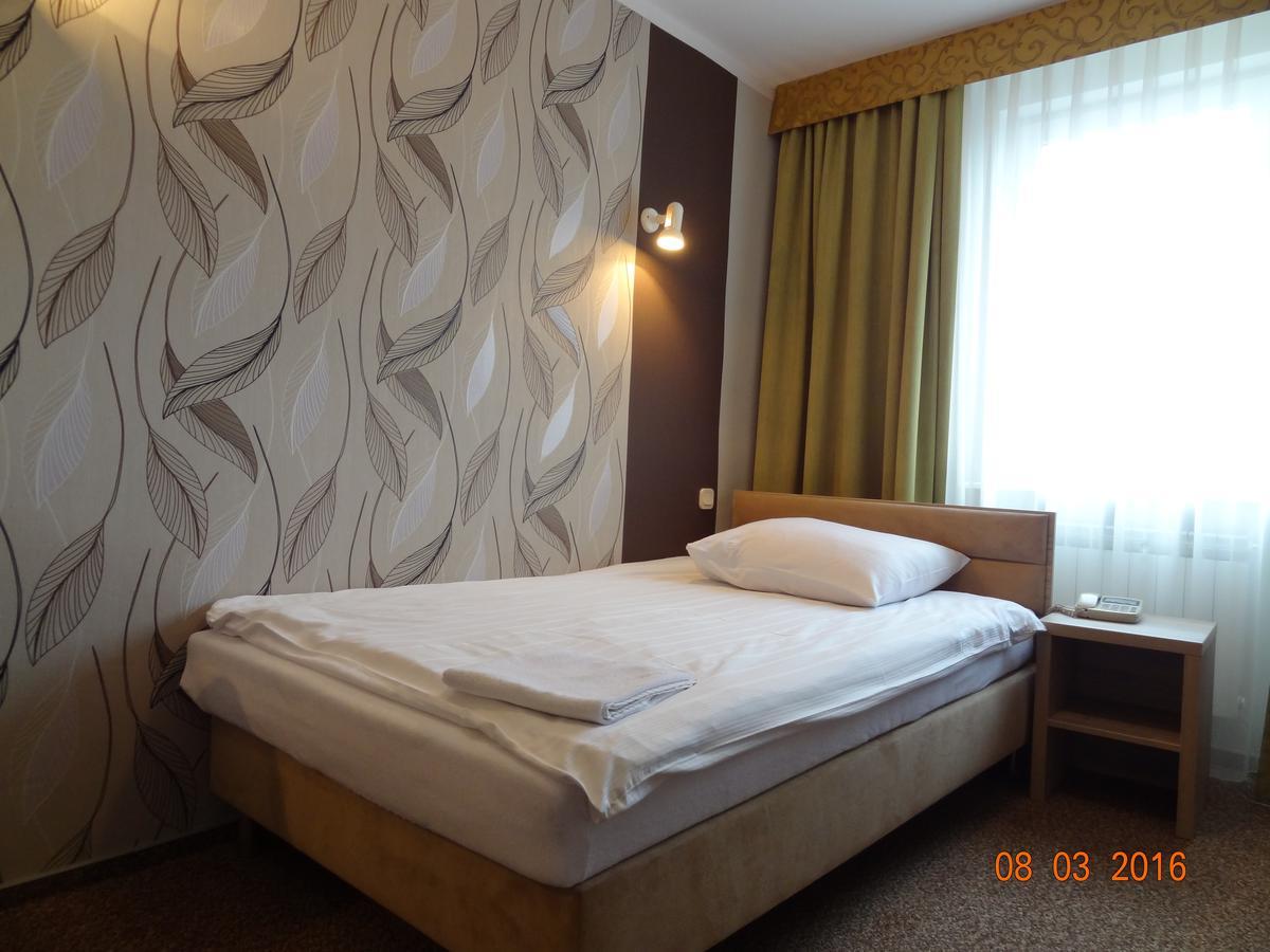 Hotel Restauracja Cukropol Gostyń Esterno foto