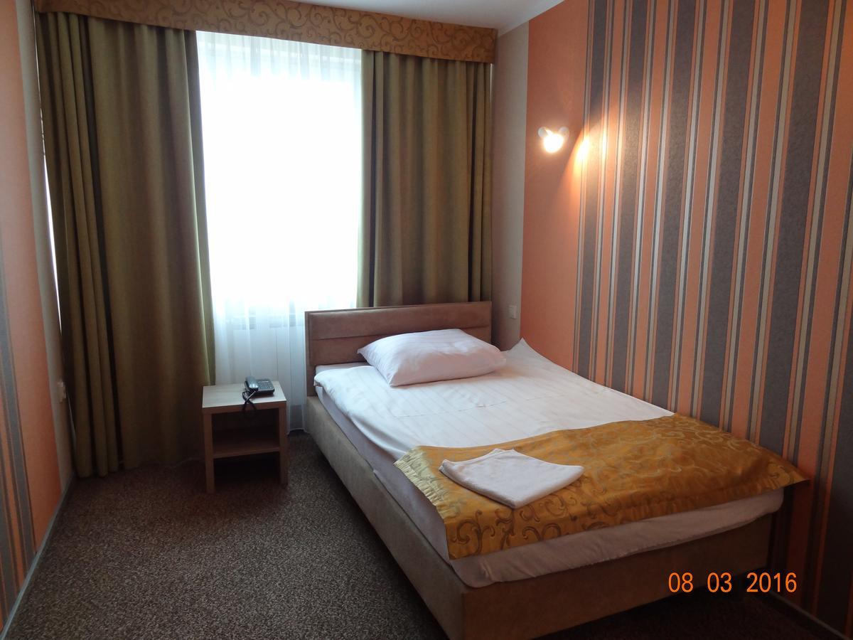 Hotel Restauracja Cukropol Gostyń Esterno foto