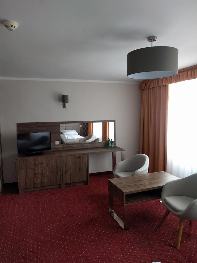 Hotel Restauracja Cukropol Gostyń Esterno foto